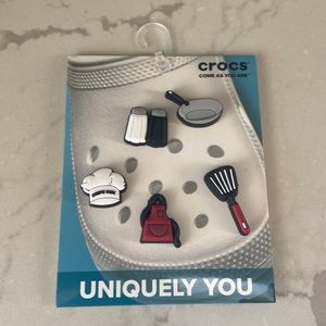 Croc Charms Uniquely You set Salt and pepper cooking